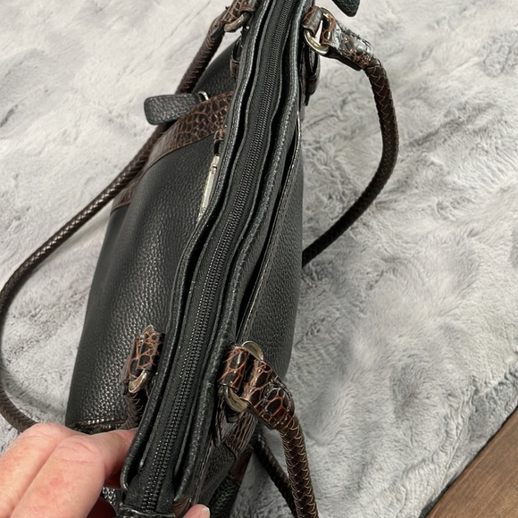 Brighton purse— zips closed— pockets inside and out that zip— great condition - Picture 9 of 12